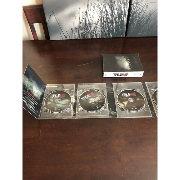 True Blood - Complete First Season DVD -  5-Disc Boxed Set - HBO TV Series Show - Picture 3 of 10